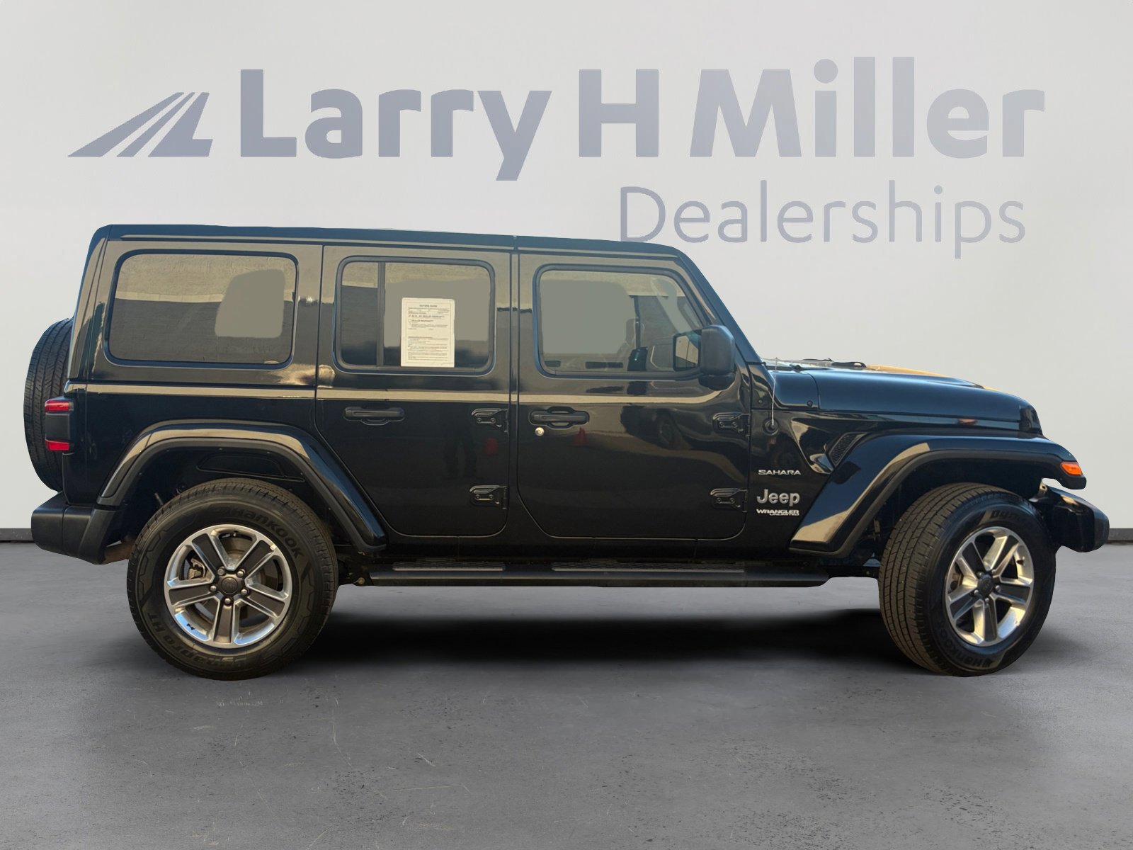 Used 2021 Jeep Wrangler Unlimited Sahara w/ Safety Group image 7