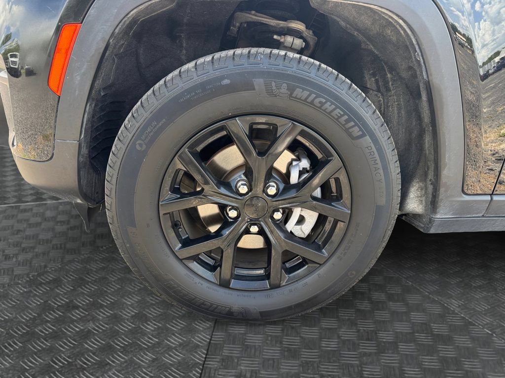 Used 2025 Jeep Grand Cherokee Altitude AWD/4WD image 19