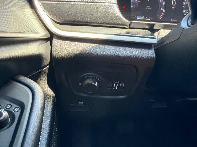 Used 2025 Jeep Grand Cherokee L Laredo AWD/4WD image 22
