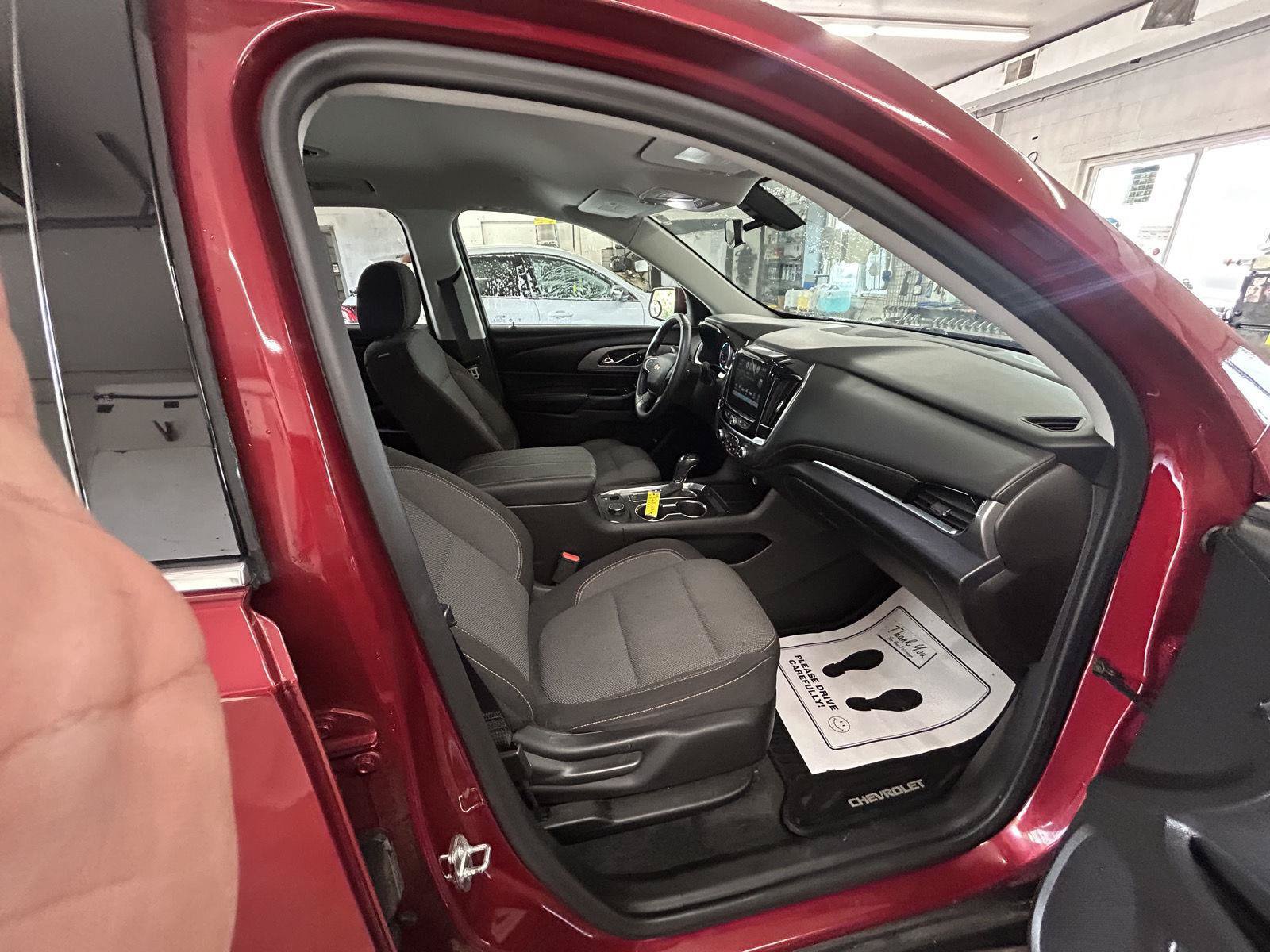 Used 2019 Chevrolet Traverse LT FWD image 14