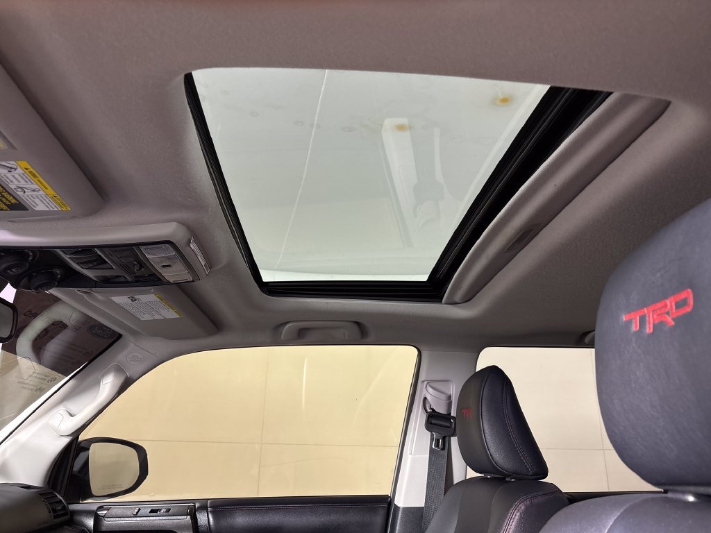 Used 2021 Toyota 4Runner Venture w/ Moonroof Package AWD/4WD image 33