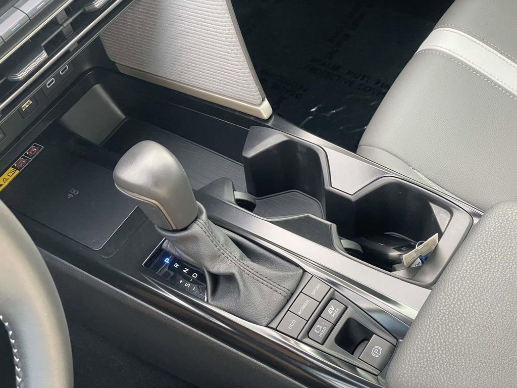 Used 2025 Toyota Camry SE image 19