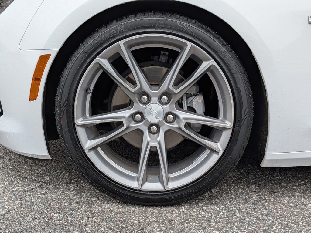 Used 2020 Chevrolet Camaro LT w/ RS Package image 10