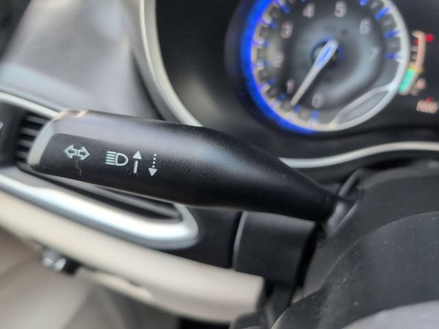 Used 2023 Chrysler Pacifica Touring-L FWD image 24
