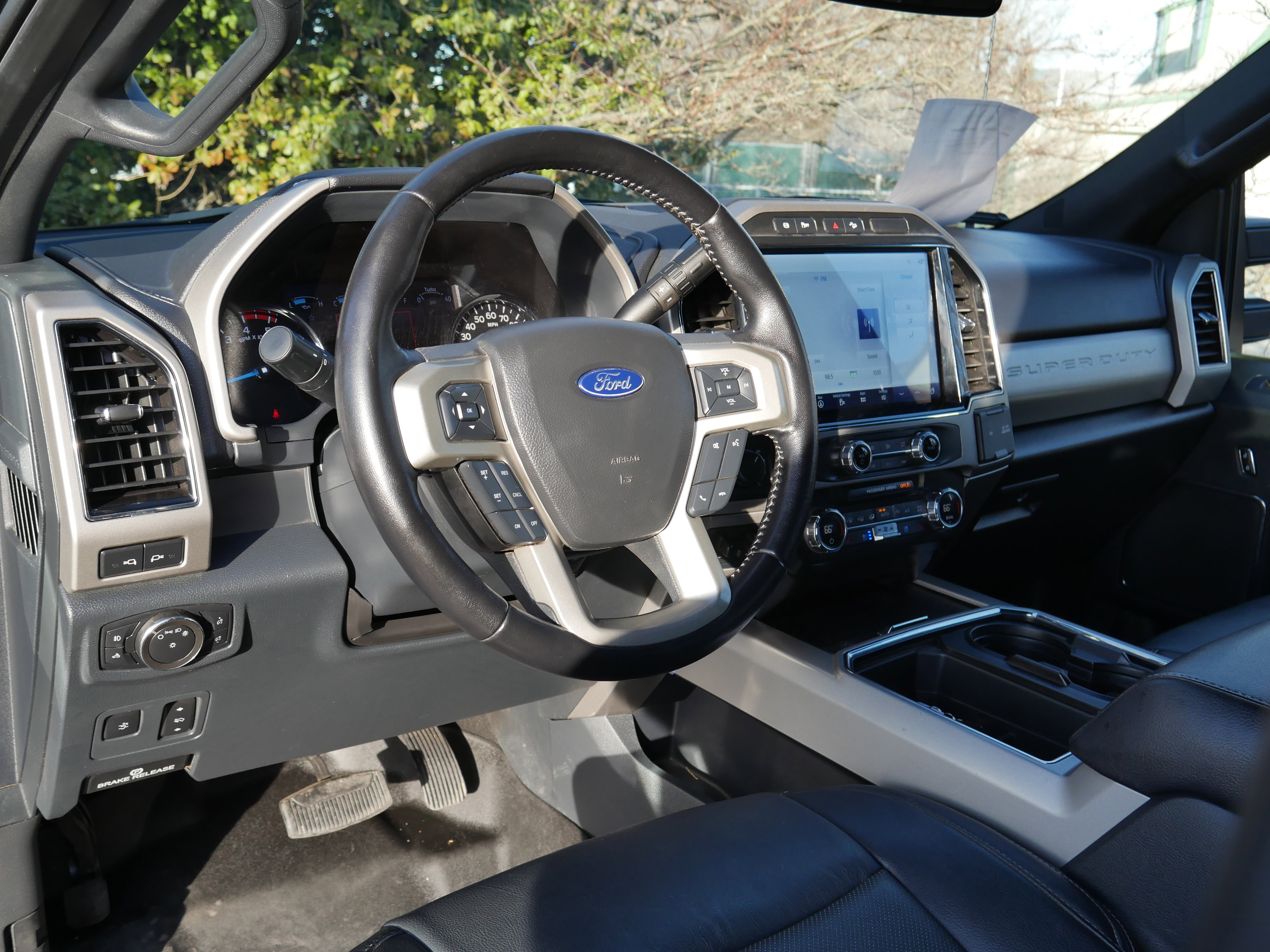 Certified 2022 Ford F350 Lariat w/ Lariat Ultimate Package image 4