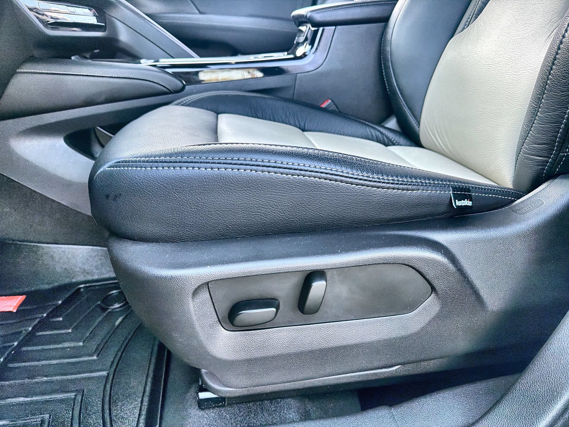 Used 2023 Buick Envision Preferred AWD/4WD image 12