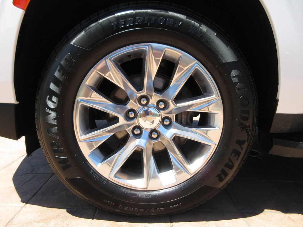Used 2023 Chevrolet Suburban Premier AWD/4WD image 8