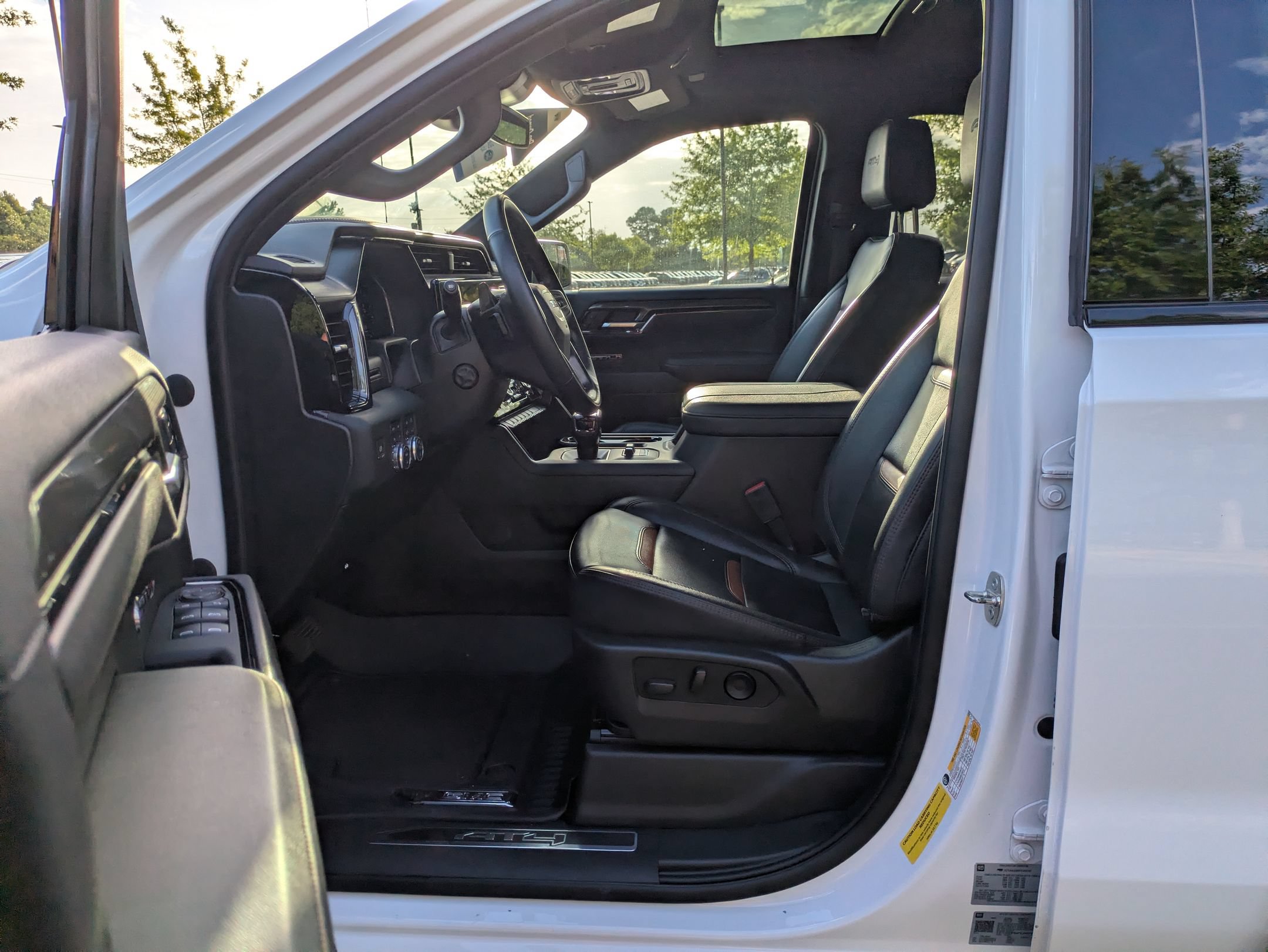 Used 2023 GMC Sierra 1500 AT4 w/ AT4 Preferred Package AWD/4WD image 12