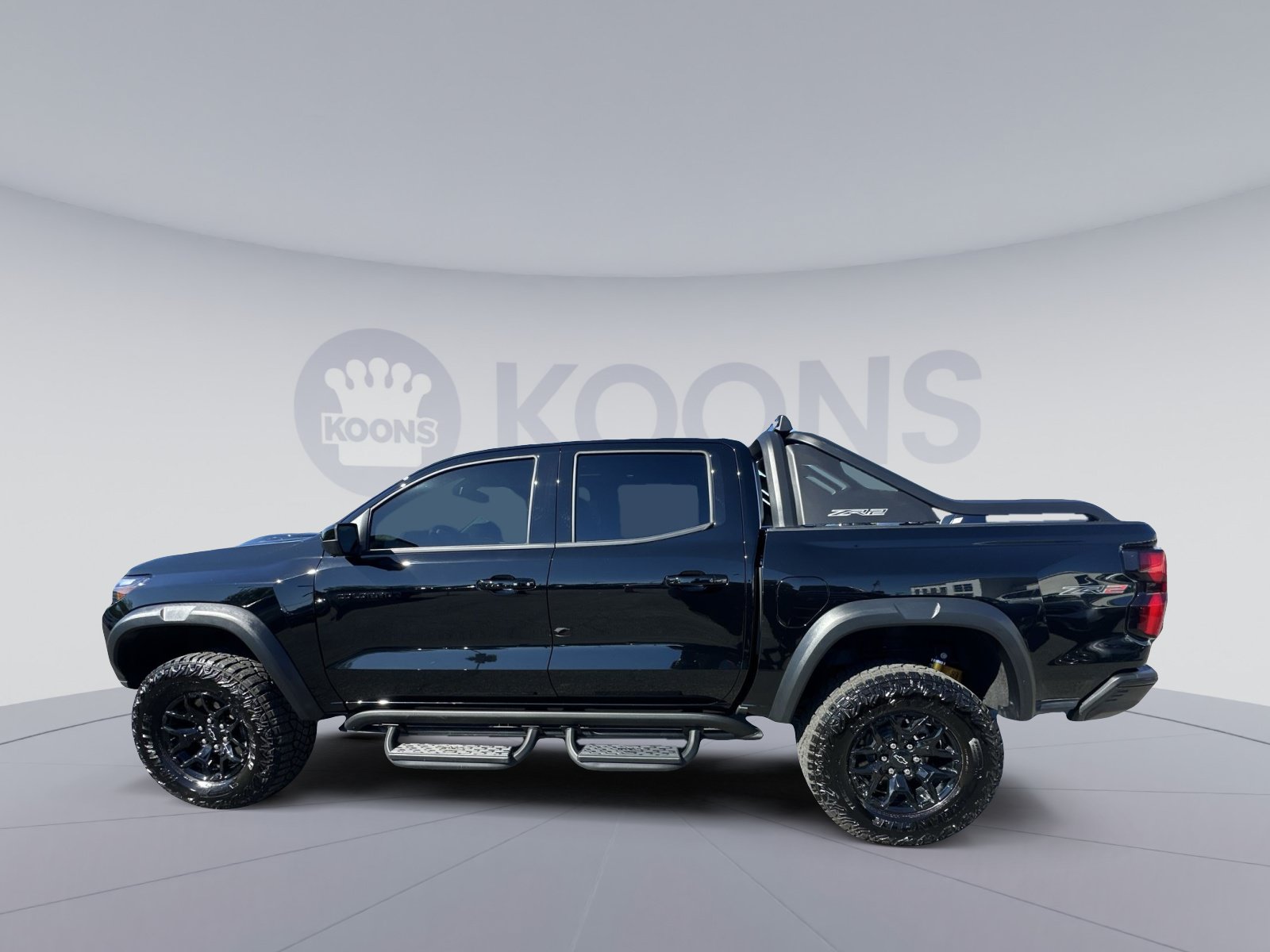 Used 2025 Chevrolet Colorado ZR2 w/ Midnight Edition AWD/4WD image 13