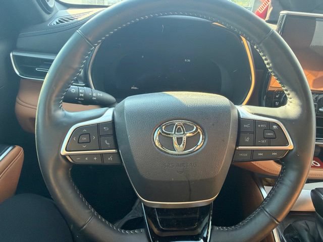 Used 2024 Toyota Highlander Platinum AWD/4WD image 46