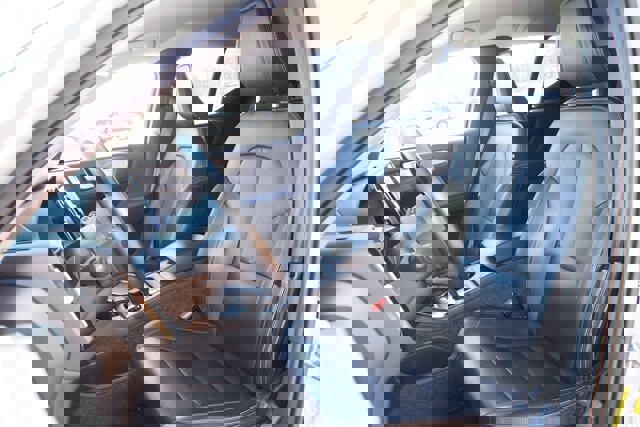 Used 2020 Volvo XC40 T4 Momentum image 16