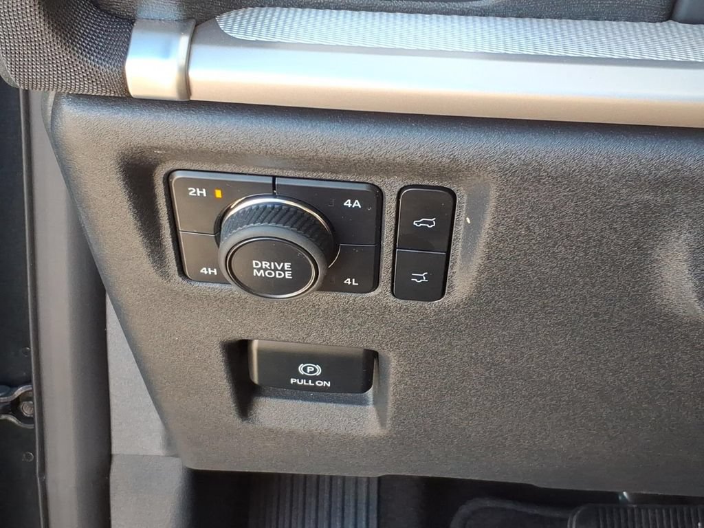 Certified 2025 Ford Expedition Active AWD/4WD image 16
