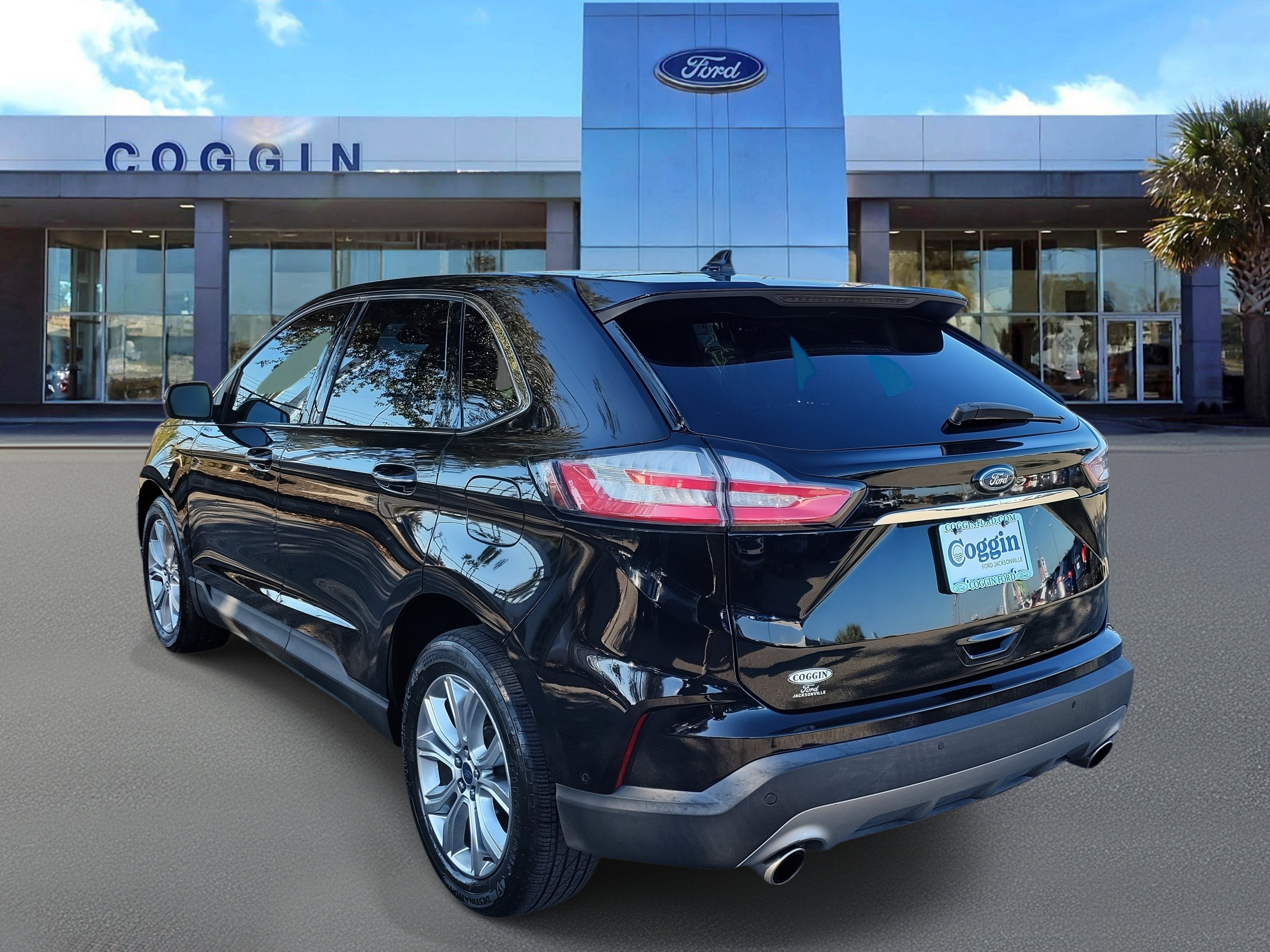 Certified 2019 Ford Edge Titanium w/ Equipment Group 301A image 2