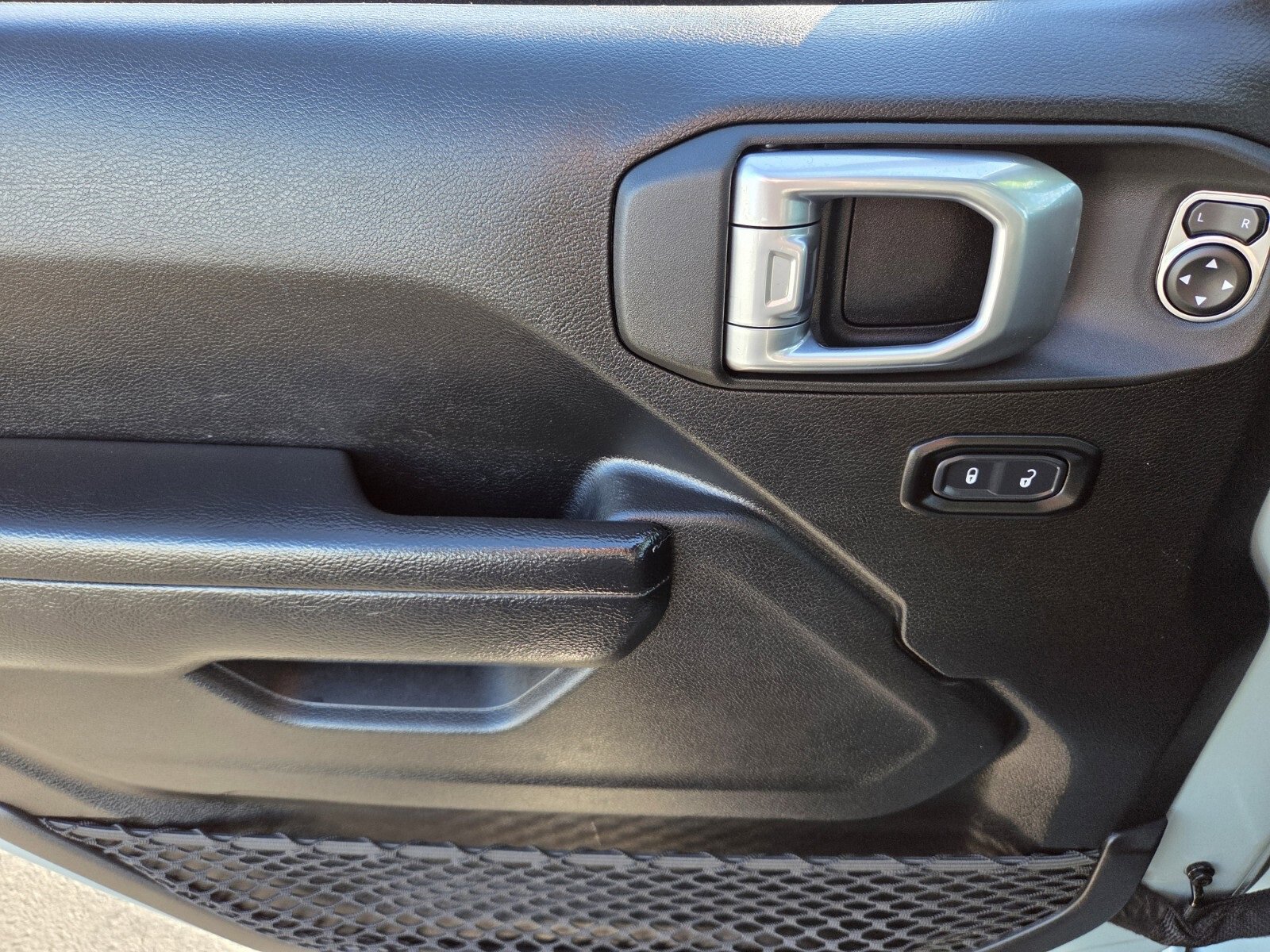 Used 2023 Jeep Wrangler Willys image 17