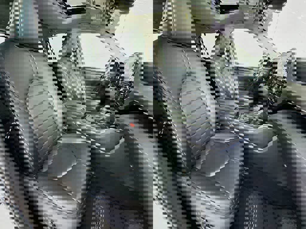 Used 2020 Toyota Highlander XLE image 18