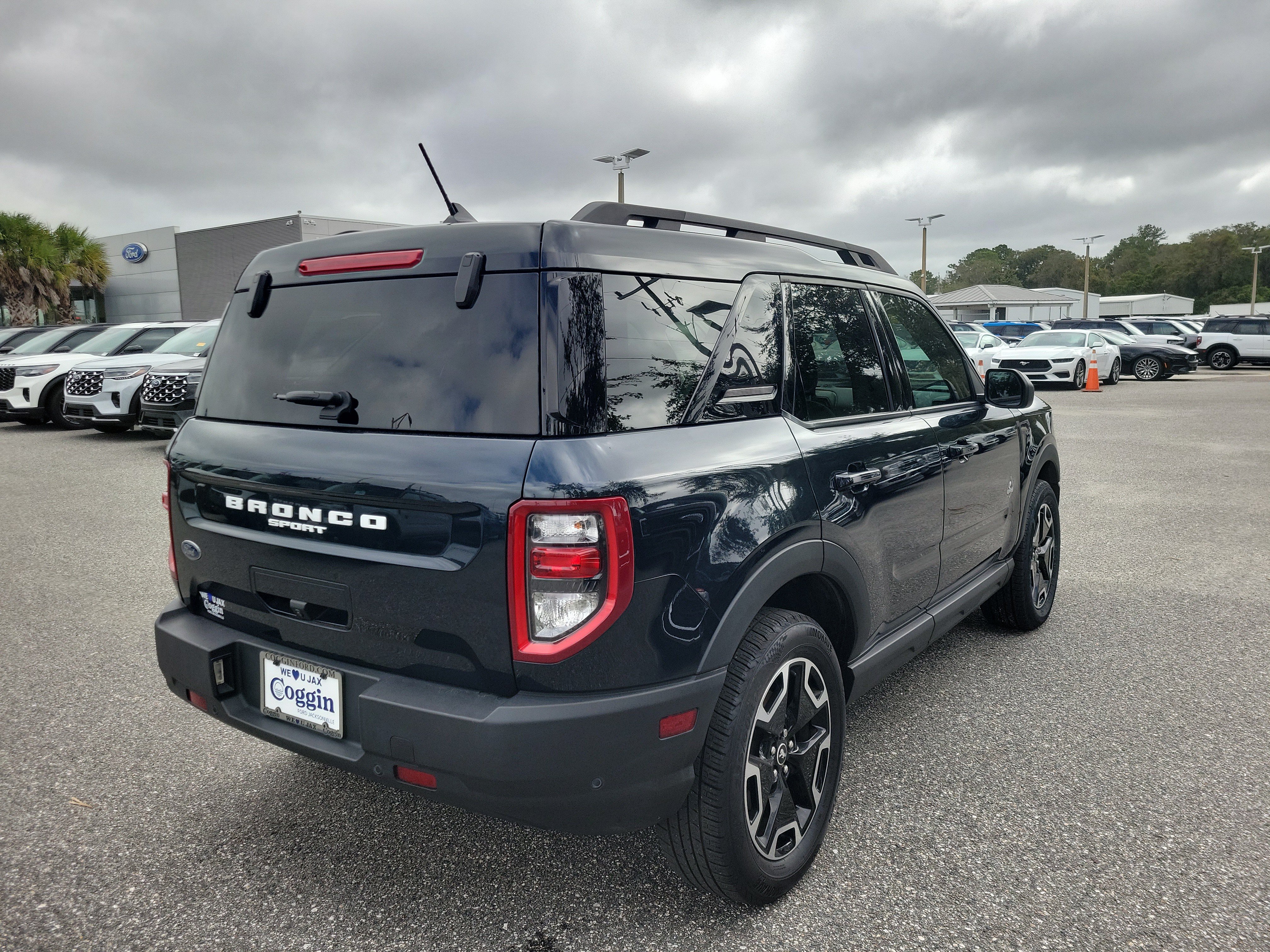 Certified 2023 Ford Bronco Sport Outer Banks w/ Tech Package AWD/4WD image 3