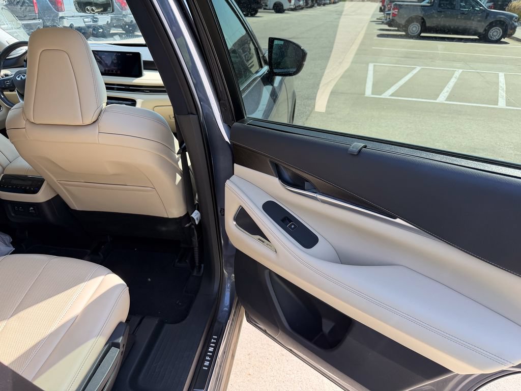 Used 2023 INFINITI QX60 Sensory w/ Vision Package AWD/4WD image 17
