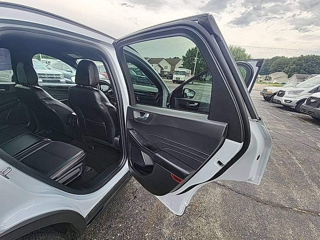 Certified 2025 Ford Escape ST-Line Select AWD/4WD image 13