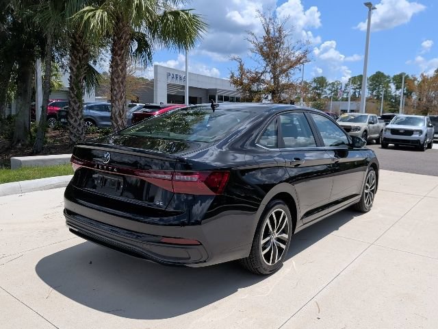 Used 2025 Volkswagen Jetta SE FWD image 6