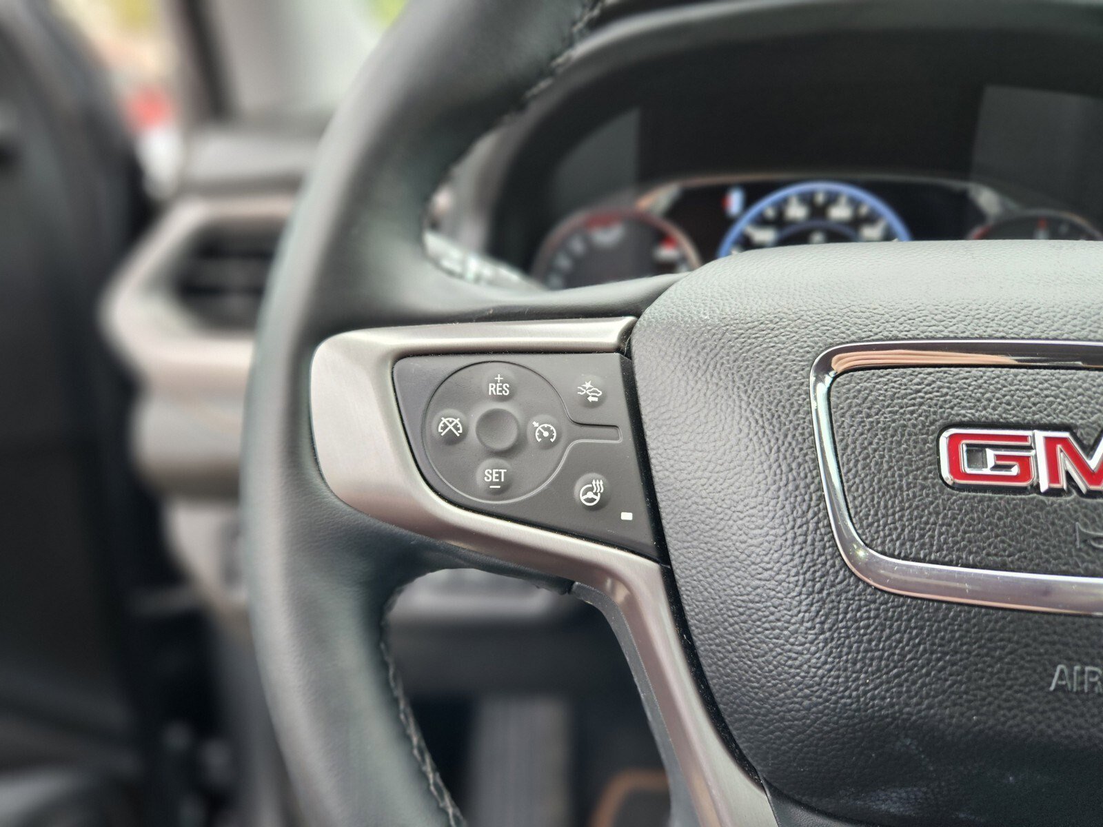 Used 2023 GMC Acadia AT4 w/ Technology Package image 28