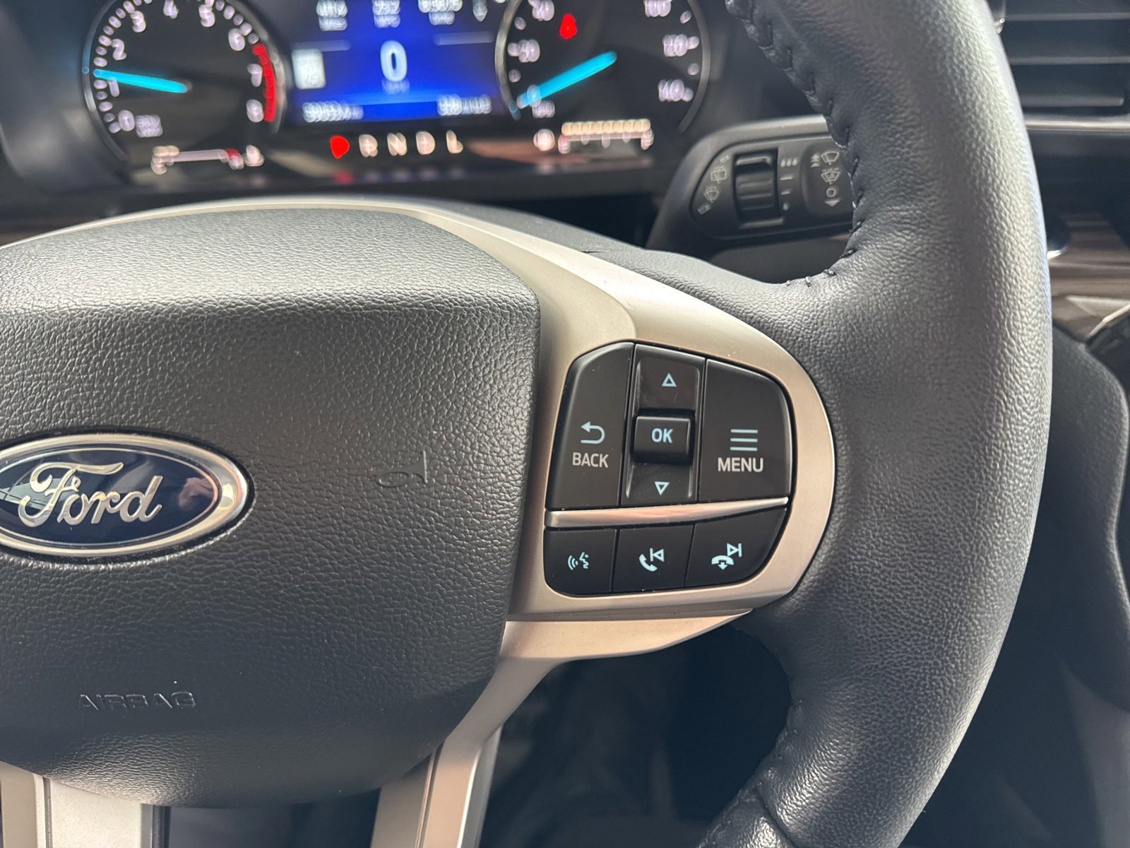 Certified 2023 Ford Explorer Limited w/ Limited Technology Package image 33