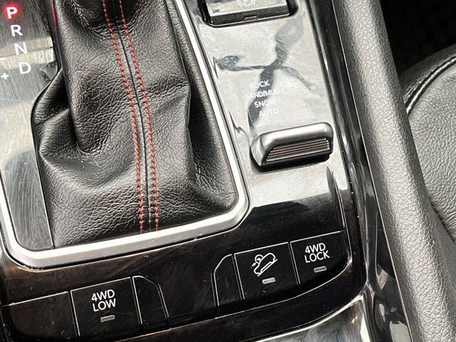 Used 2025 Jeep Compass Trailhawk AWD/4WD image 14