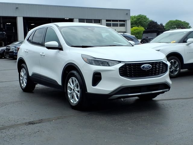 Certified 2023 Ford Escape Active w/ Tech Pack #2 AWD/4WD image 3