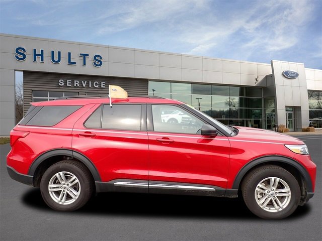 Certified 2023 Ford Explorer XLT w/ Equipment Group 202A image 4