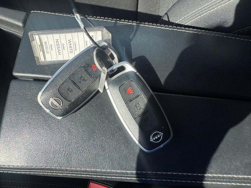 Used 2023 Nissan Rogue S image 12