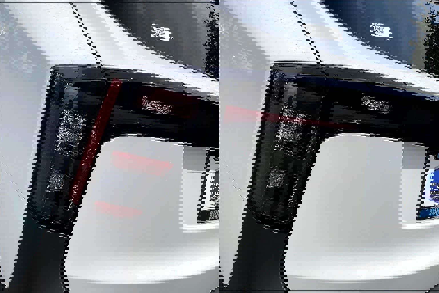 Used 2025 Nissan Kicks SR image 32