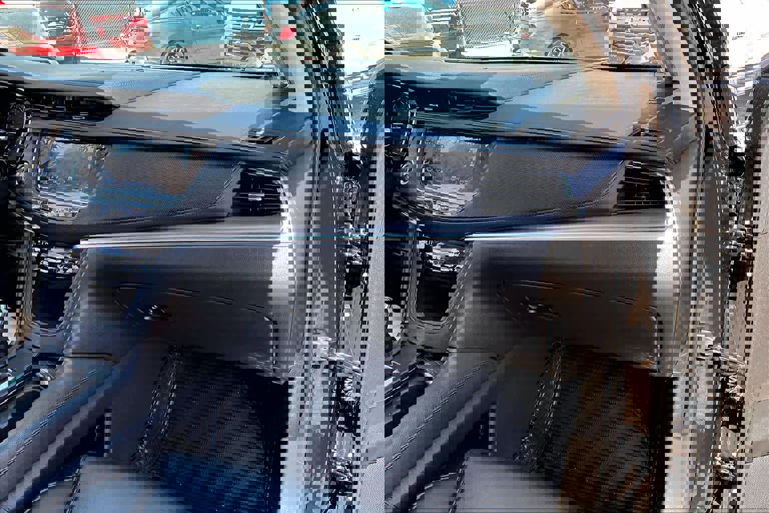 Used 2017 Cadillac XT5 Luxury w/ Driver Awareness Package image 18