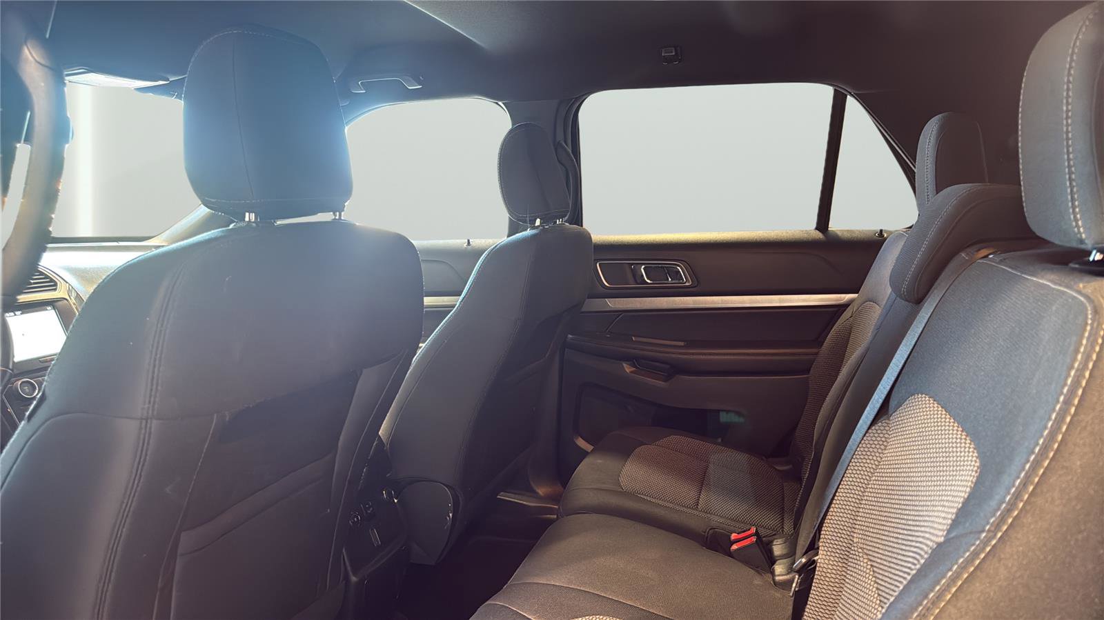 Certified 2018 Ford Explorer XLT w/ Equipment Group 201A AWD/4WD image 18