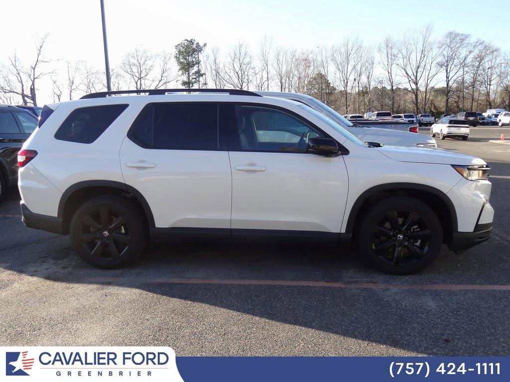 Used 2025 Honda Pilot Black Edition image 3