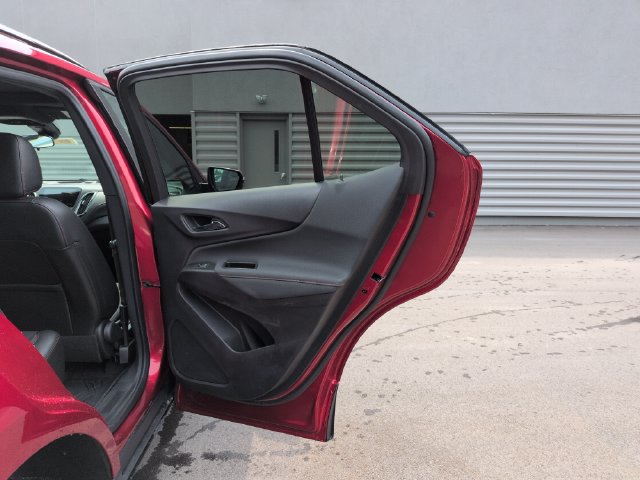 Used 2023 Chevrolet Equinox RS FWD image 17