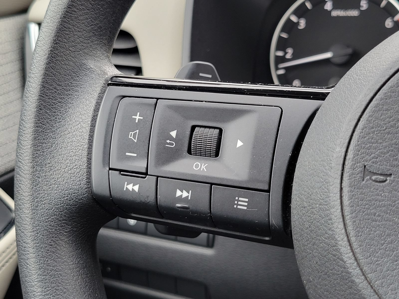 Used 2022 Nissan Rogue SV AWD/4WD image 14