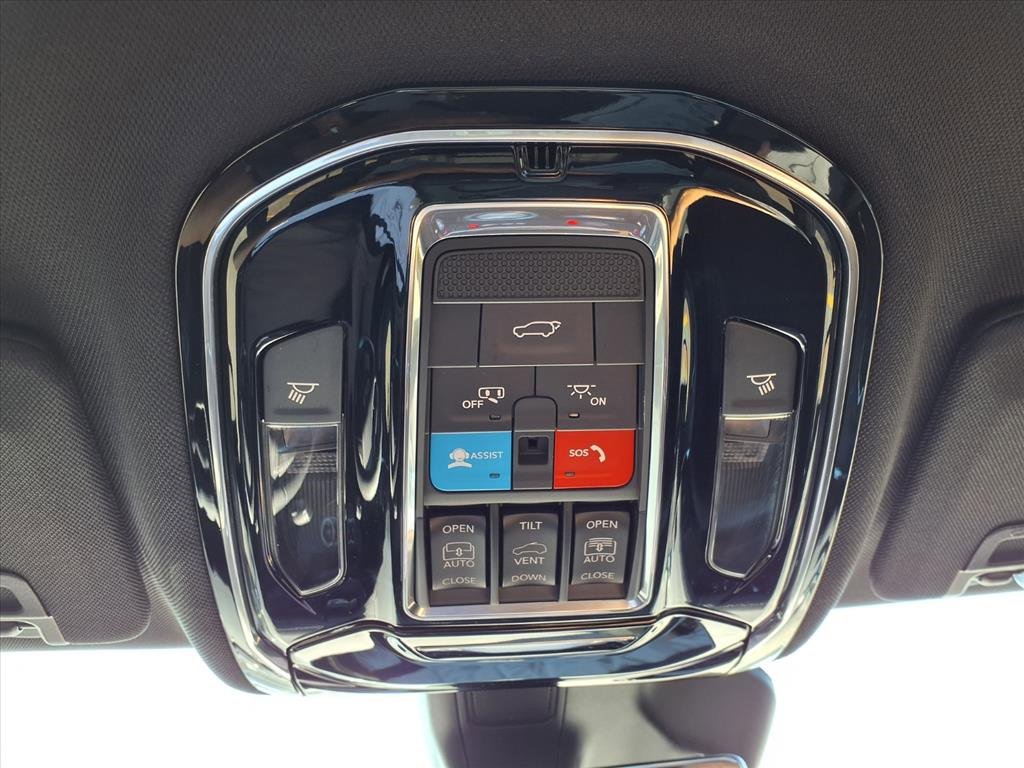 Used 2023 Jeep Grand Cherokee Overland w/ Luxury Tech Group IV image 9