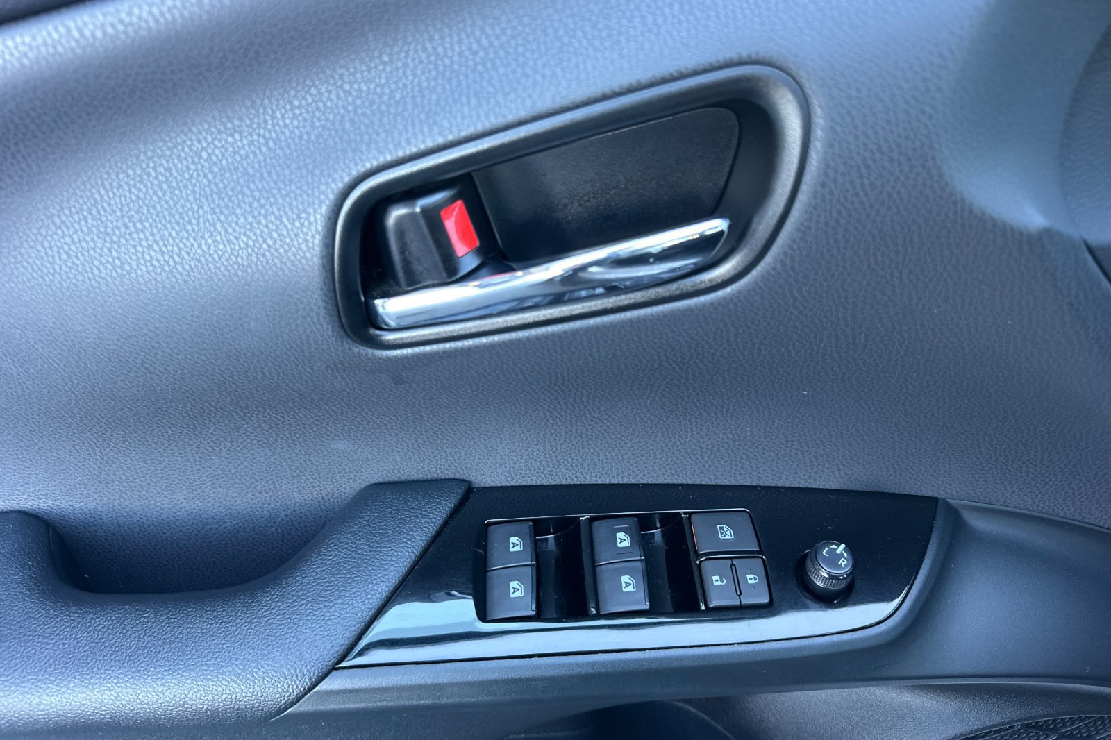 Used 2018 Toyota Prius Prime Plus FWD image 14