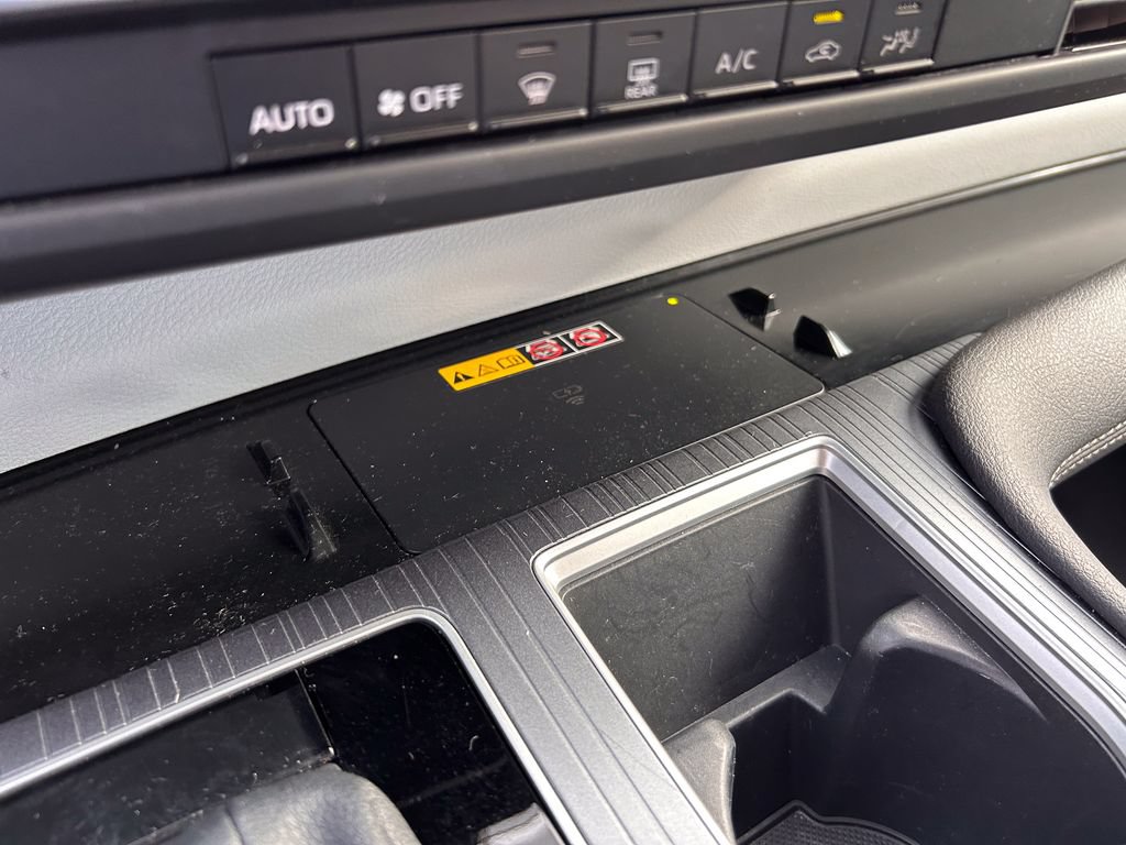 Used 2025 Toyota Sienna LE FWD image 27