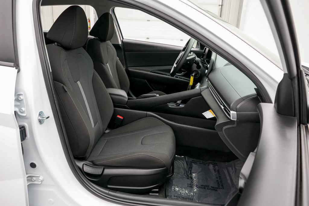 Used 2025 Hyundai Elantra SE FWD image 20