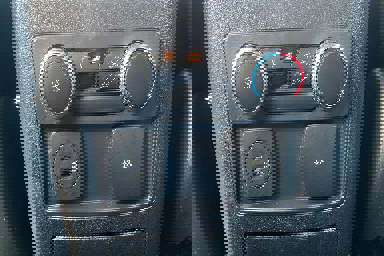 Certified 2022 Ford Explorer XLT w/ Equipment Group 202A image 33