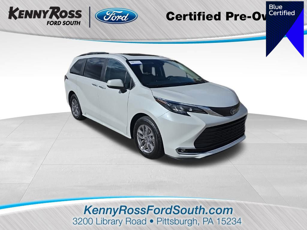 Used 2024 Toyota Sienna XLE image 1