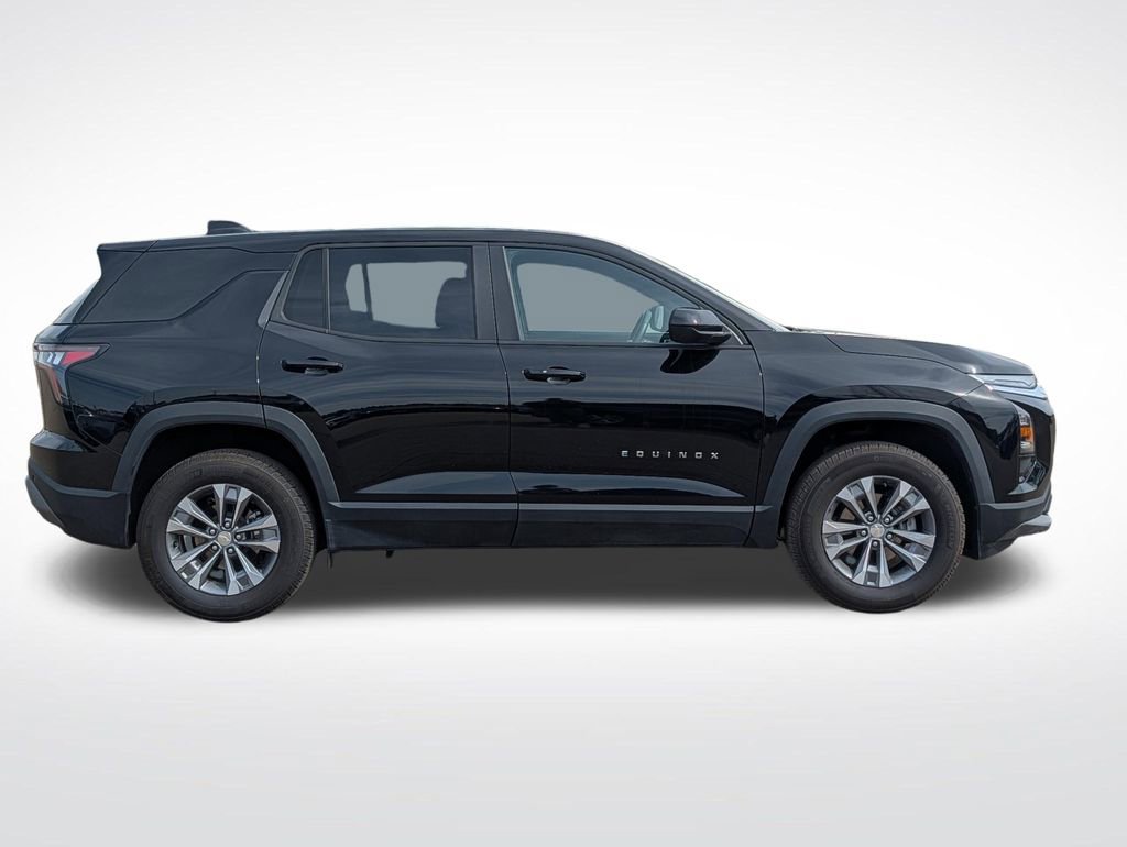 Used 2025 Chevrolet Equinox LT image 2