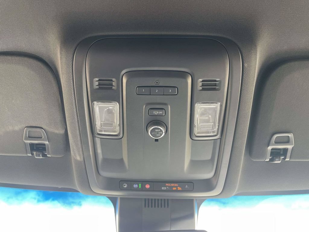 Used 2023 GMC Yukon SLT AWD/4WD image 28