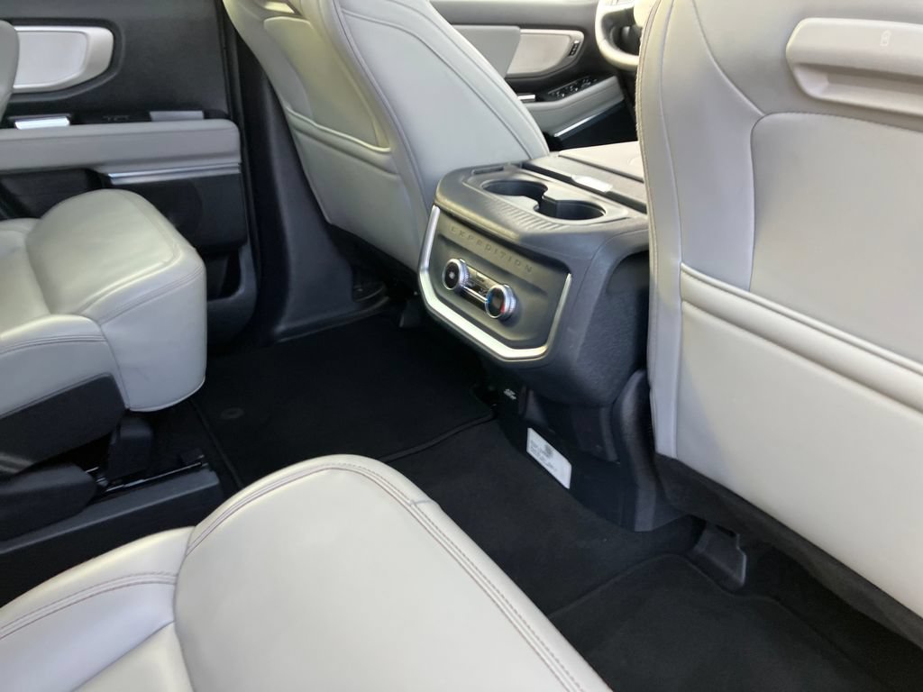 Certified 2025 Ford Expedition Active AWD/4WD image 23