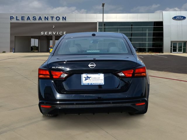Used 2025 Nissan Altima 2.5 SV FWD image 4