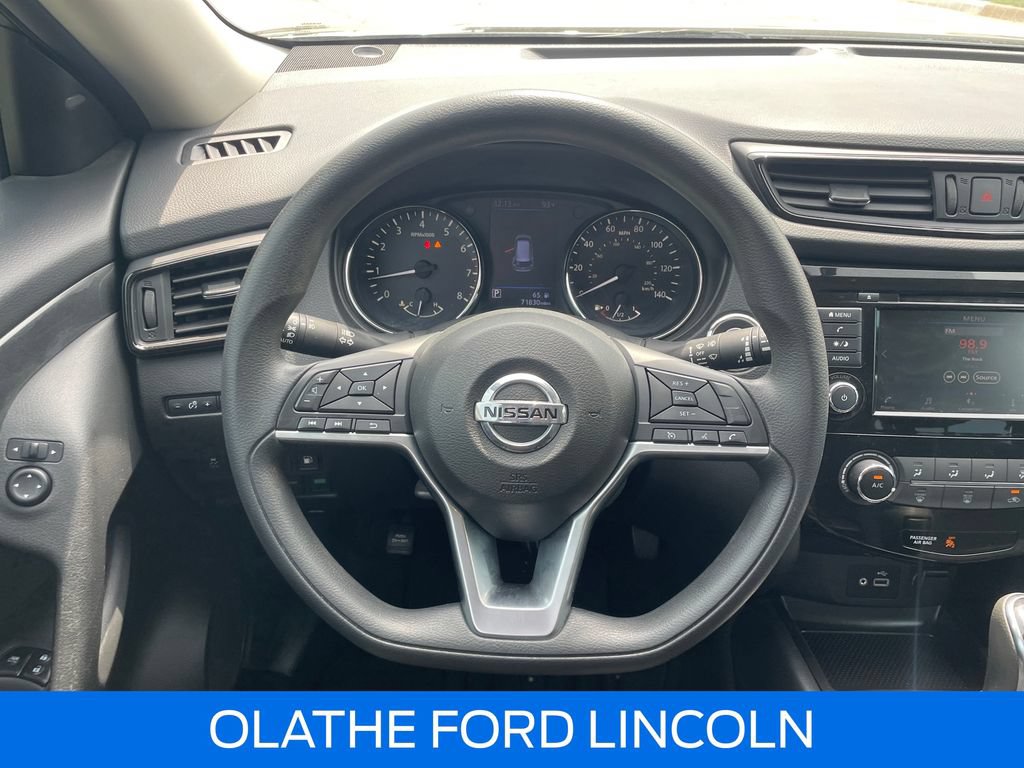 Used 2018 Nissan Rogue SV AWD/4WD image 17