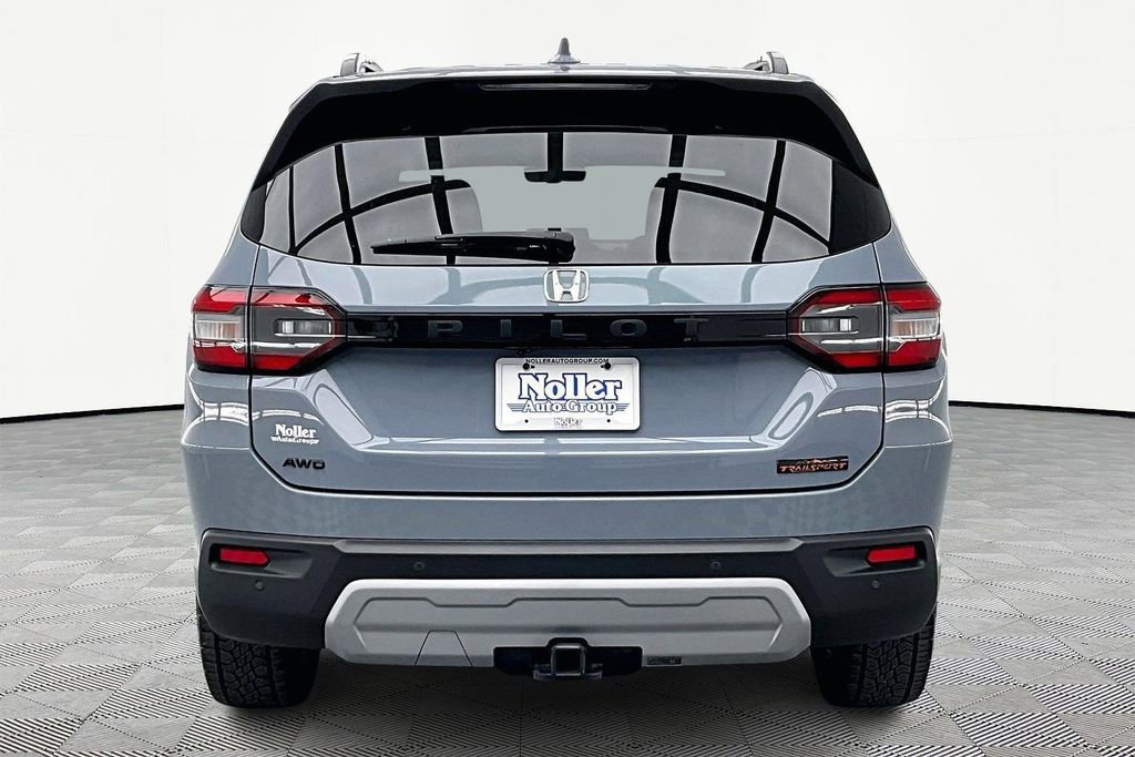 Used 2023 Honda Pilot TrailSport image 3