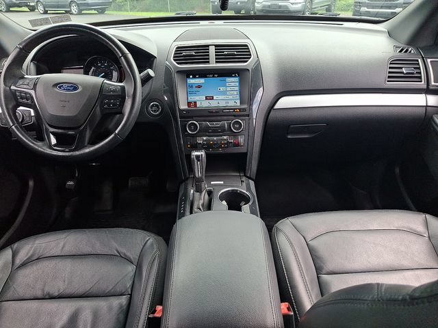 Certified 2017 Ford Explorer XLT w/ Equipment Group 202A AWD/4WD image 18