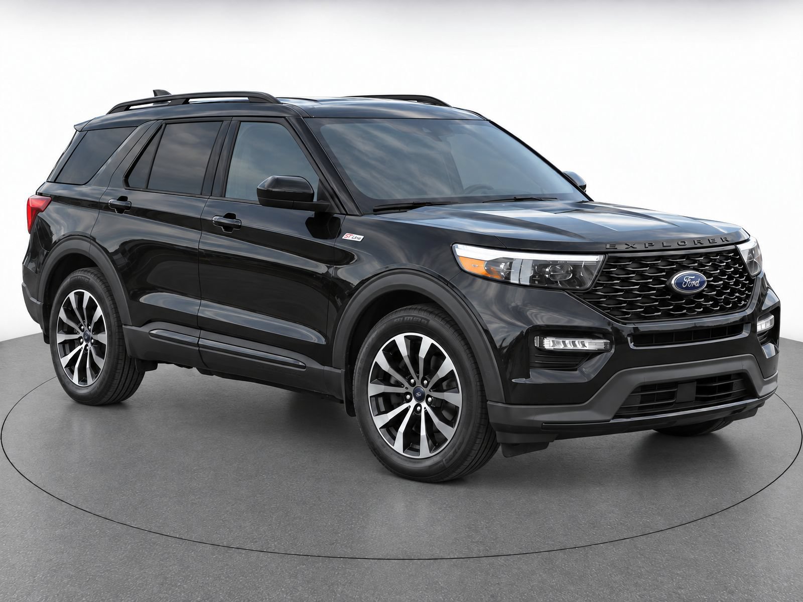 Certified 2024 Ford Explorer ST-Line w/ Class IV Trailer Tow Package AWD/4WD image 2