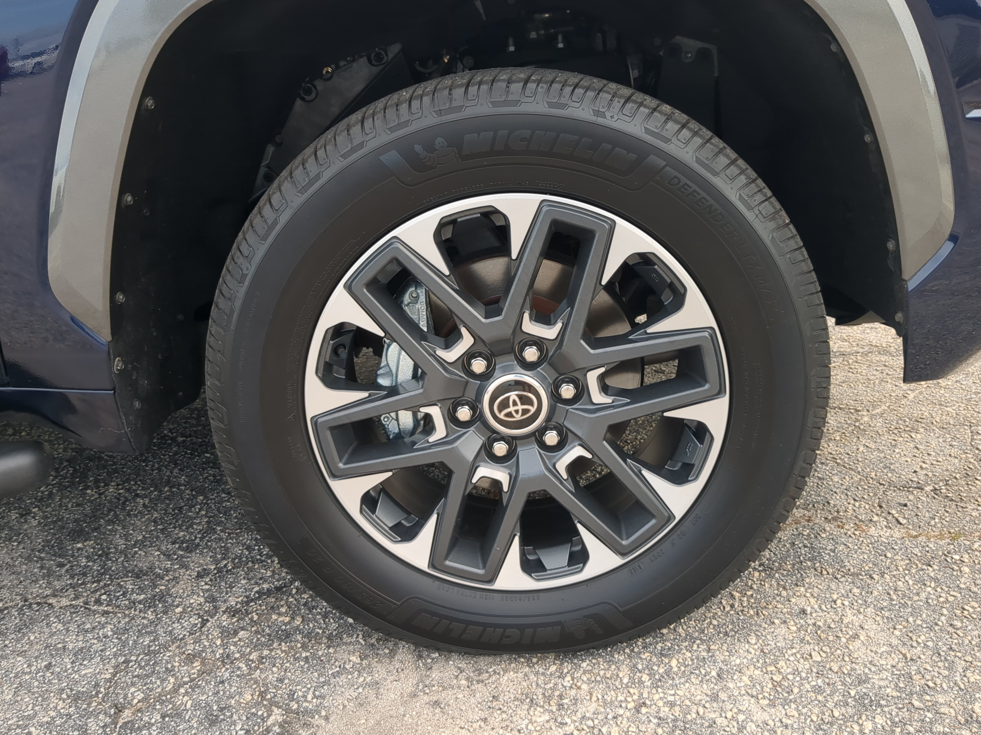 Used 2022 Toyota Tundra Limited RWD image 9